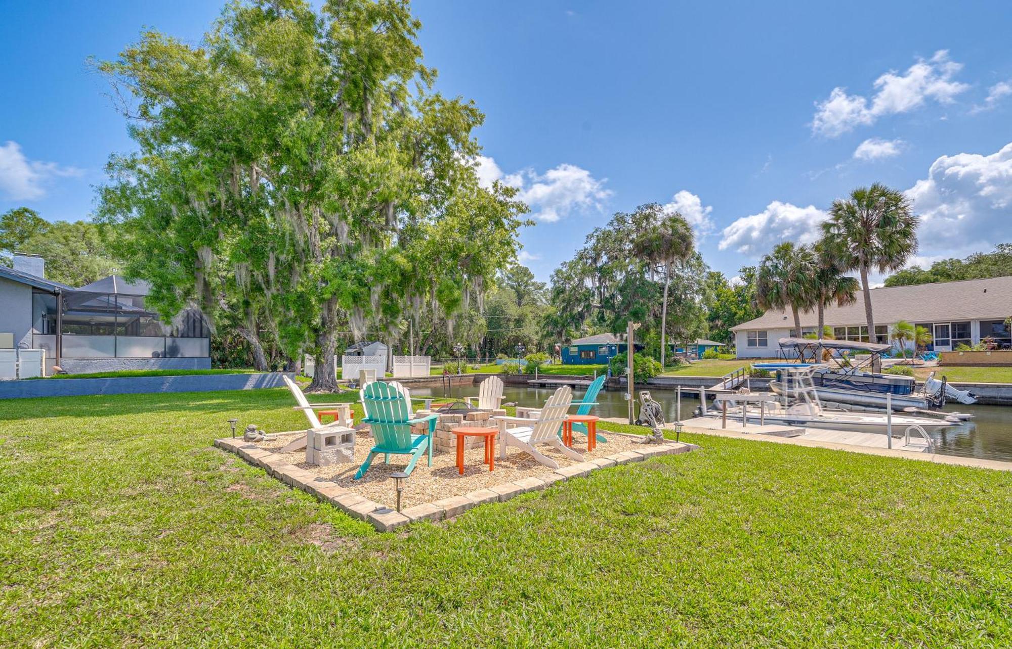 Crystal River Getaway With Dock, Kayaks And Bicycles! Bagian luar foto